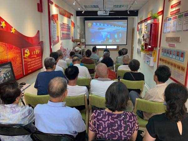 “我住在黄兴路上，与新中国同一年生……”上海居民自编自演沉浸式党课