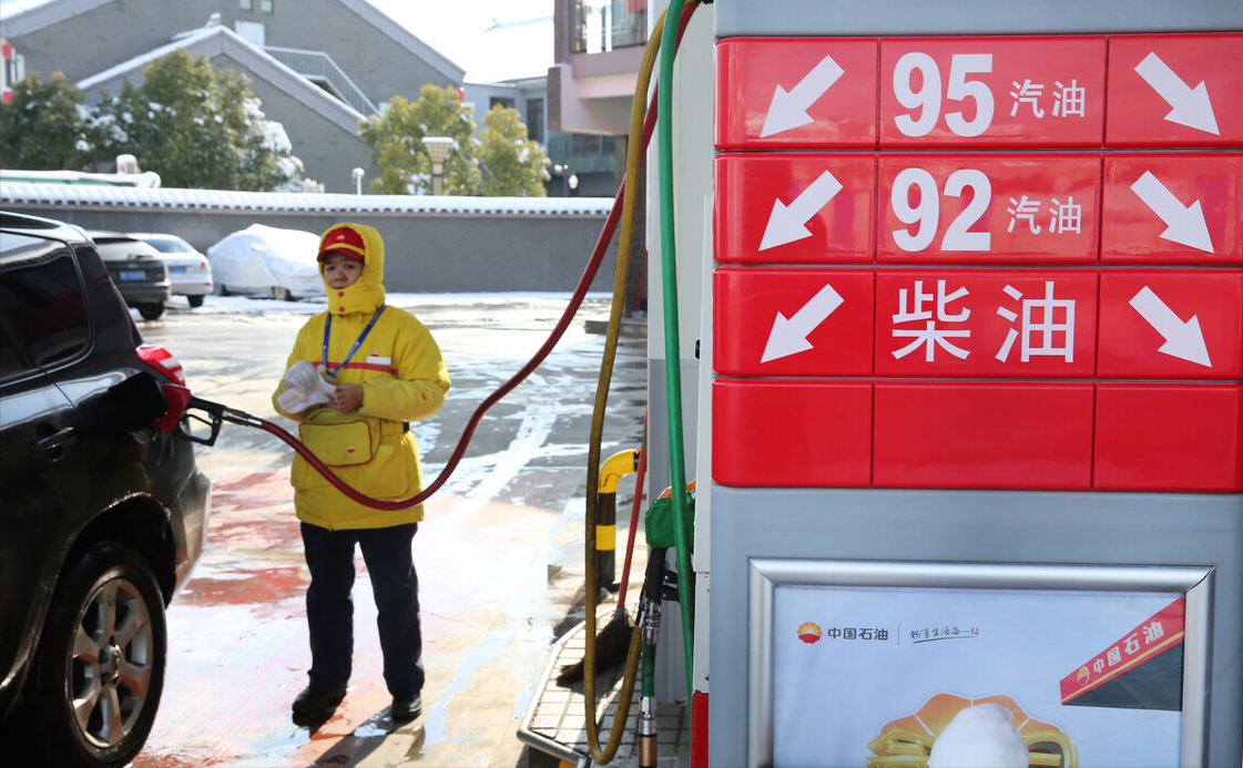 汽车“加200”和“加满油”里面暗藏学问,老司机省钱新手却伤车