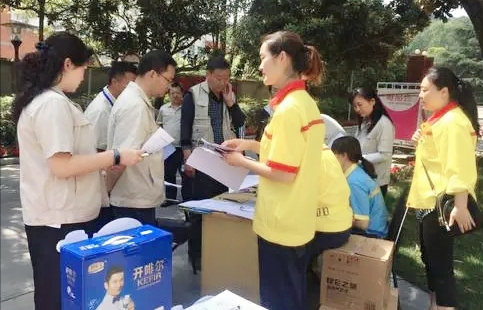 汽车“加200”和“加满油”里面暗藏学问,老司机省钱新手却伤车