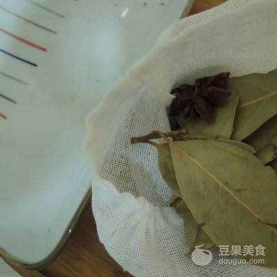 五香卤猪蹄的做法