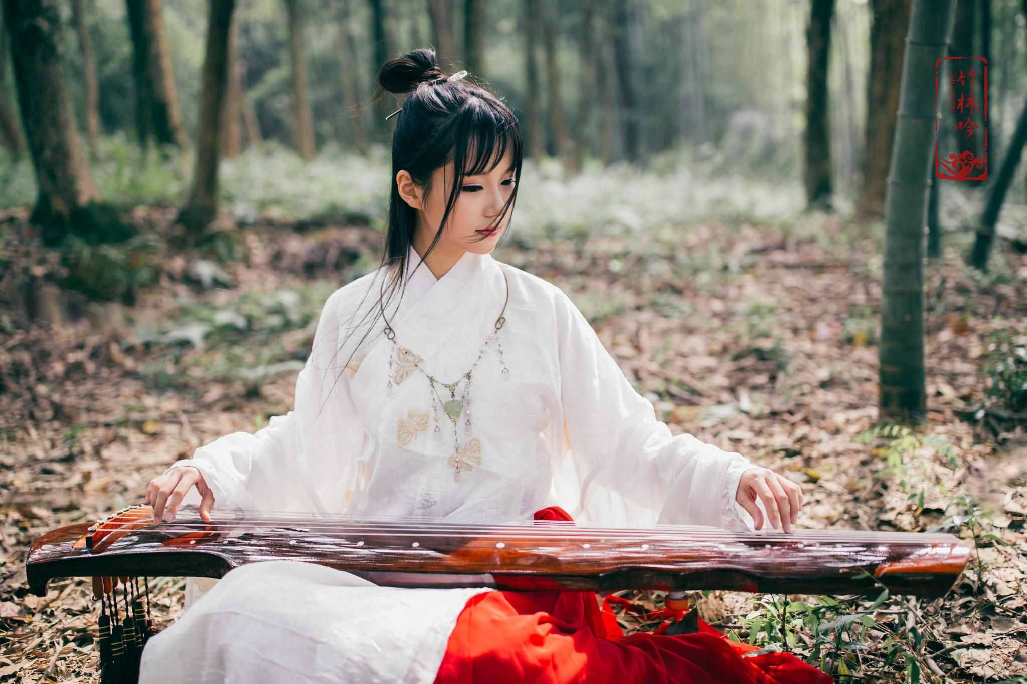 李白看到竹子写唐诗，10字是写竹名句，最后两句写明做人道理