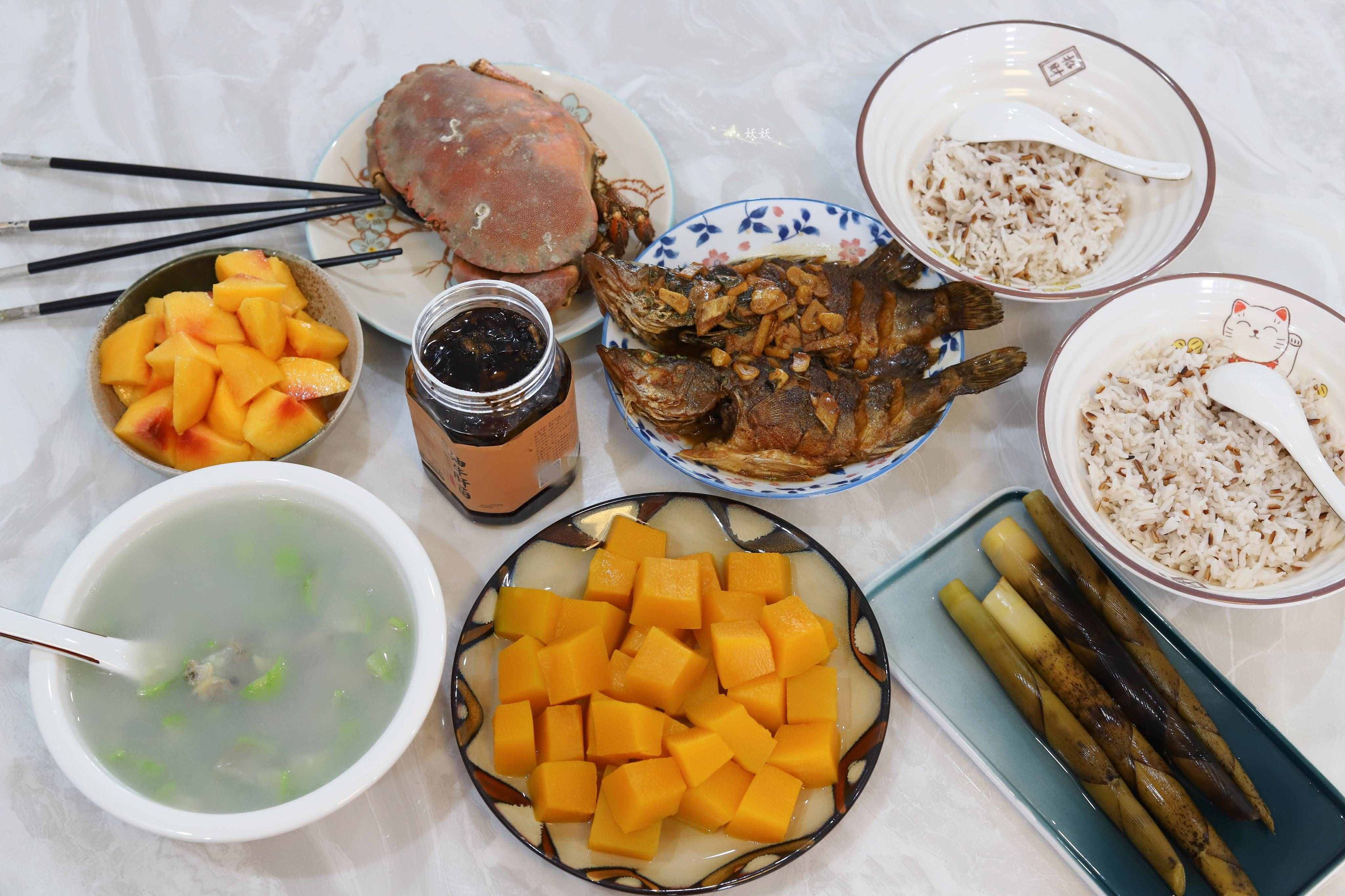 周末给家里学生准备的中餐，比学校里丰盛，干净营养，合孩子胃口