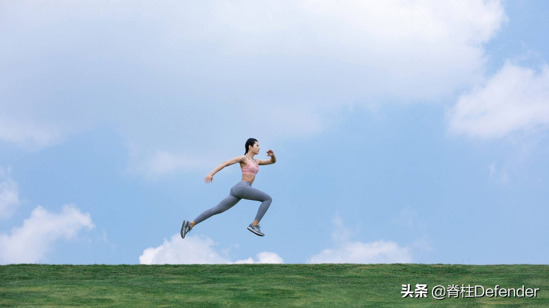 跑步前,腿筋酸痛和关节僵硬怎么办?拉伸也不行呢?