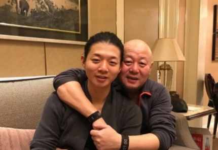 有种“基因”叫霍尊父亲，霍尊温润如玉，看到父亲怀疑不是亲生