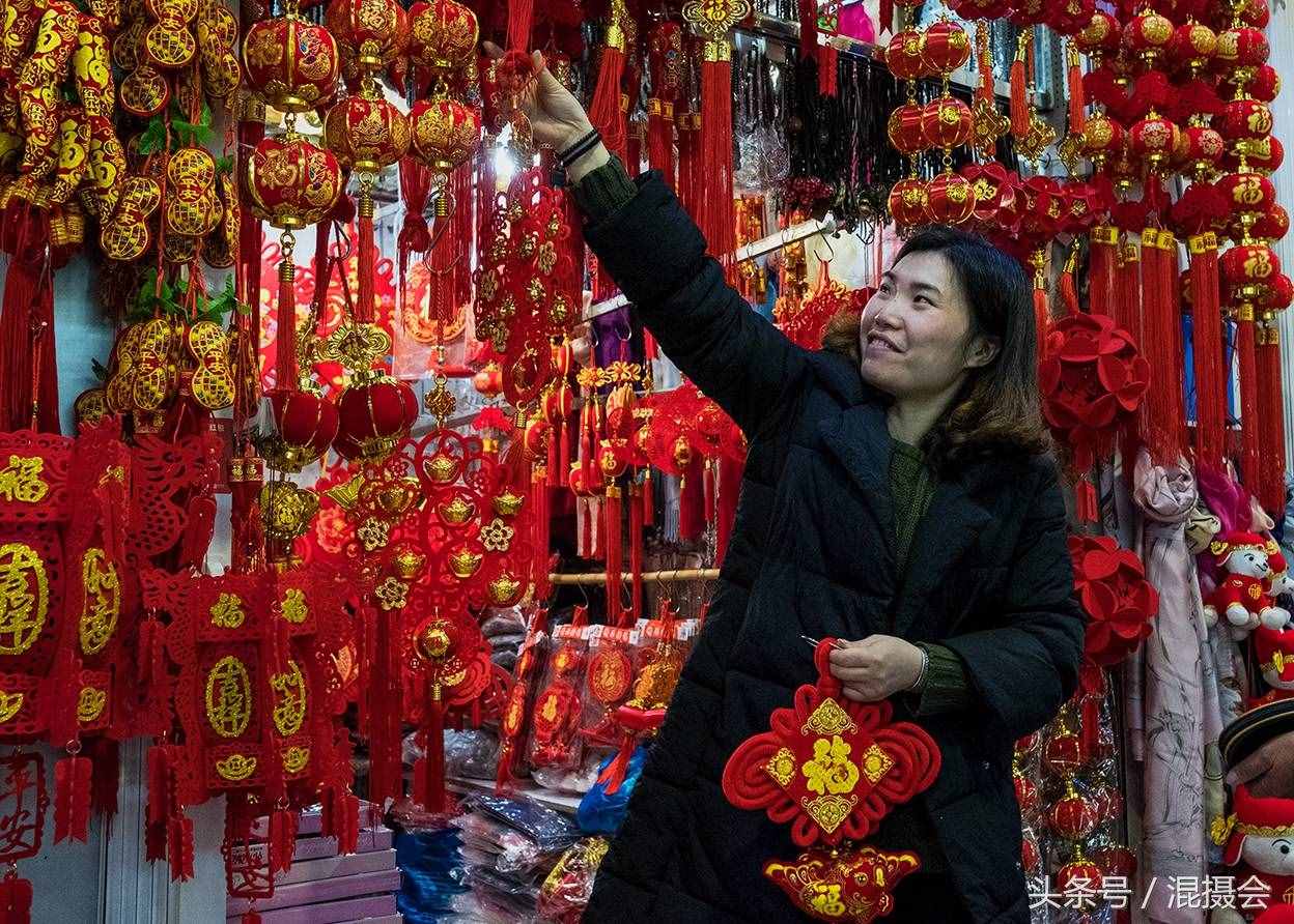 南京城里的大市场比农村大集还热闹，年货开挂，最红的才是最火的