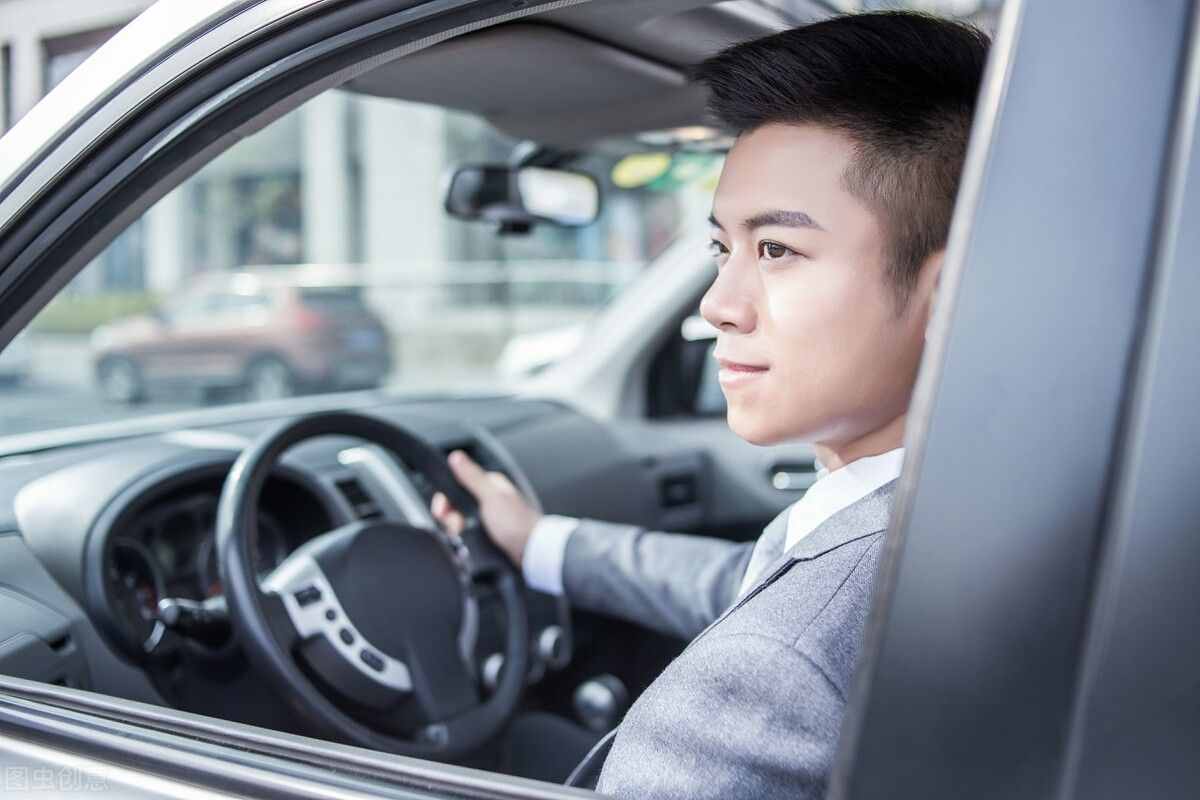 一个男人真正成熟的4个样子~很多女孩都不知道