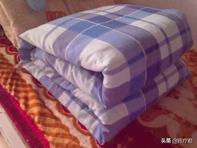 起床后就叠被子是错的，是有科学依据的，看完记得转给家人