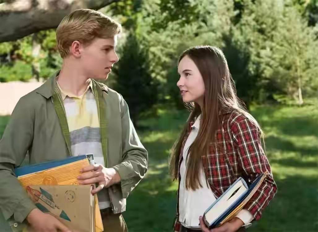 初二的女儿说她谈恋爱了,面对孩子早恋该怎么劝?