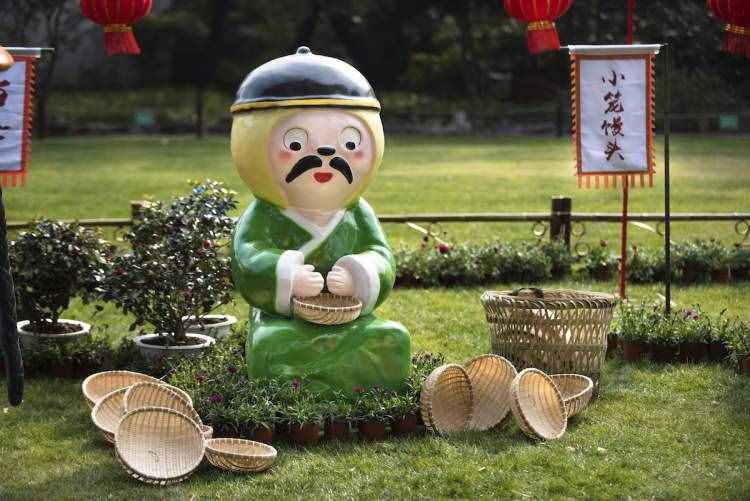 南翔小笼化身“嘻哈侠” ，500岁古猗园今年迎春活动玩时尚，老太太也有一颗年轻的心啊