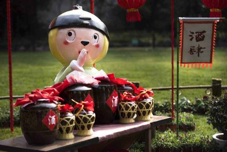 南翔小笼化身“嘻哈侠” ，500岁古猗园今年迎春活动玩时尚，老太太也有一颗年轻的心啊