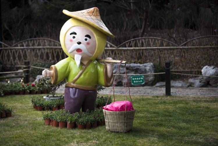 南翔小笼化身“嘻哈侠” ，500岁古猗园今年迎春活动玩时尚，老太太也有一颗年轻的心啊