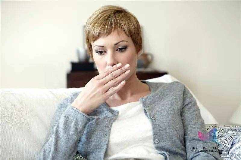 注意！不停打嗝可能是因为疾病造成的……很多人还不知道