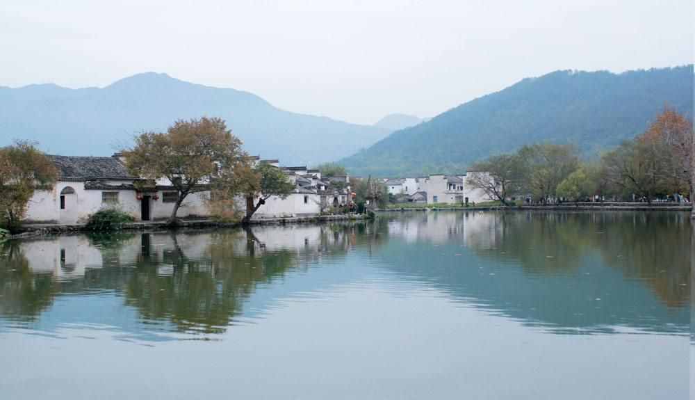 陆游这两句古诗流传甚广：山重水复疑无路，柳暗花明又一村