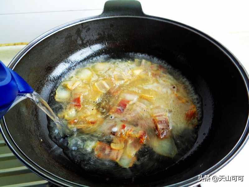 春天腊肉怎么做好吃？炒还是煮，看我做的，香味不减一锅都不够吃