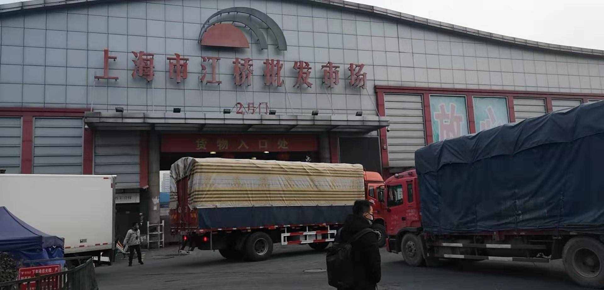 这个上海最大的蔬菜批发市场今天供应6000吨蔬菜，大白菜价格已回落至8元至0元/500克