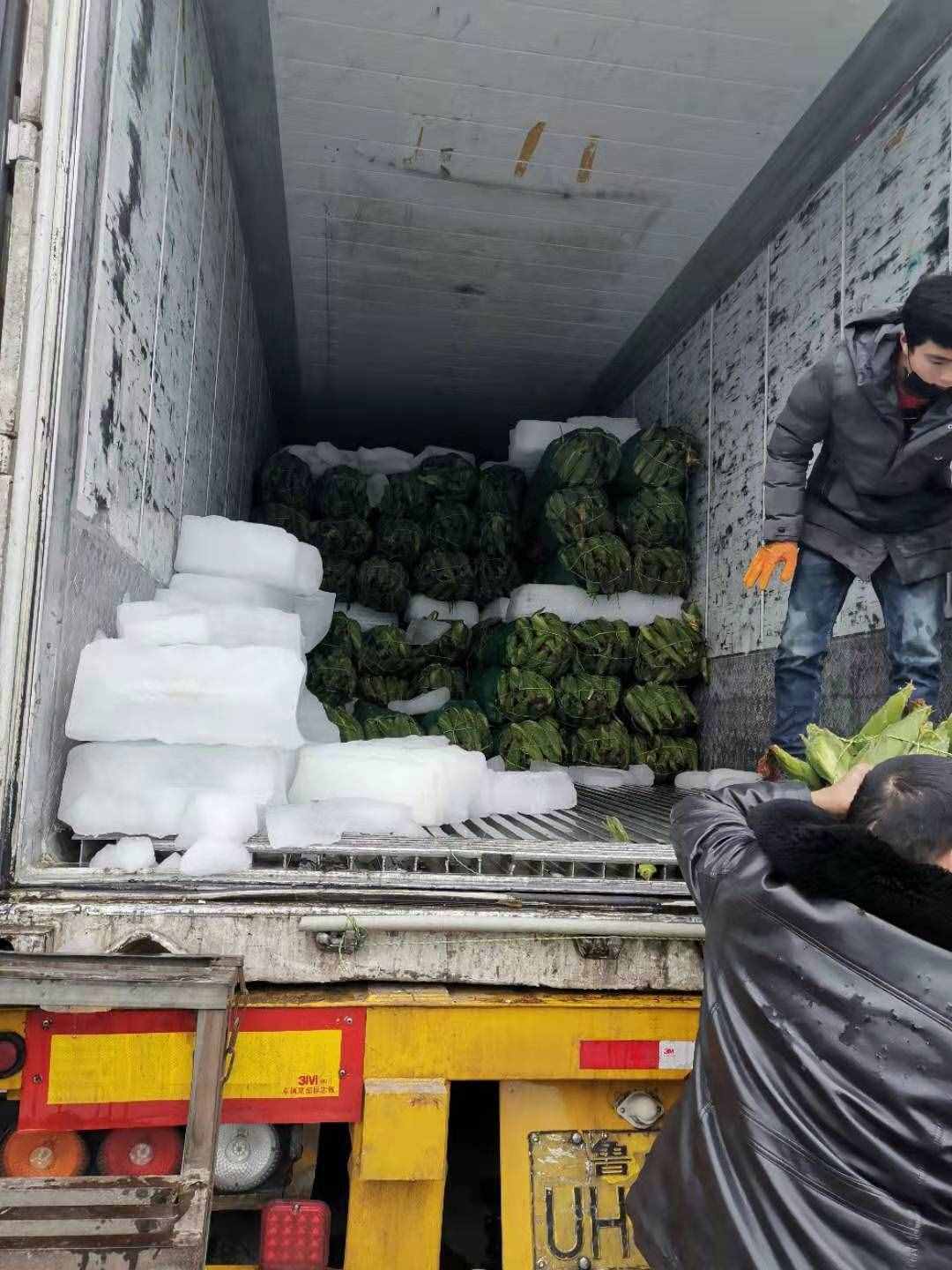 这个上海最大的蔬菜批发市场今天供应6000吨蔬菜，大白菜价格已回落至8元至0元/500克
