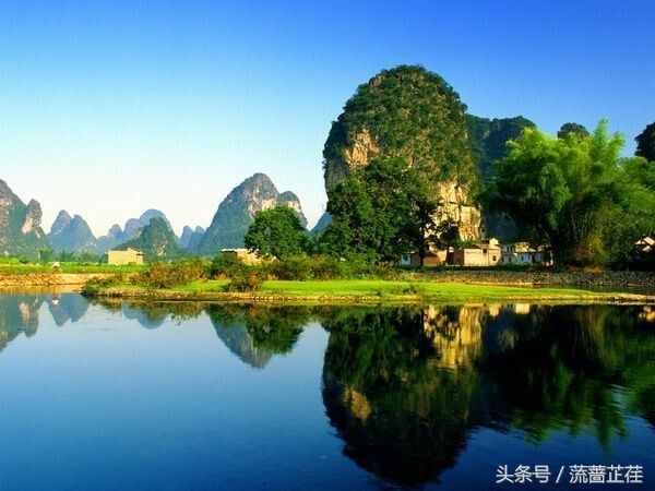 白绫赤足履木屐，遥上东山花灯路