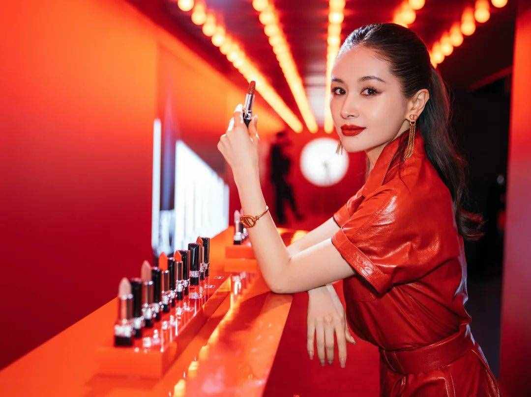 他们都来参加的迪奥烈艳蓝金星光派对，会是多么别具一格？
