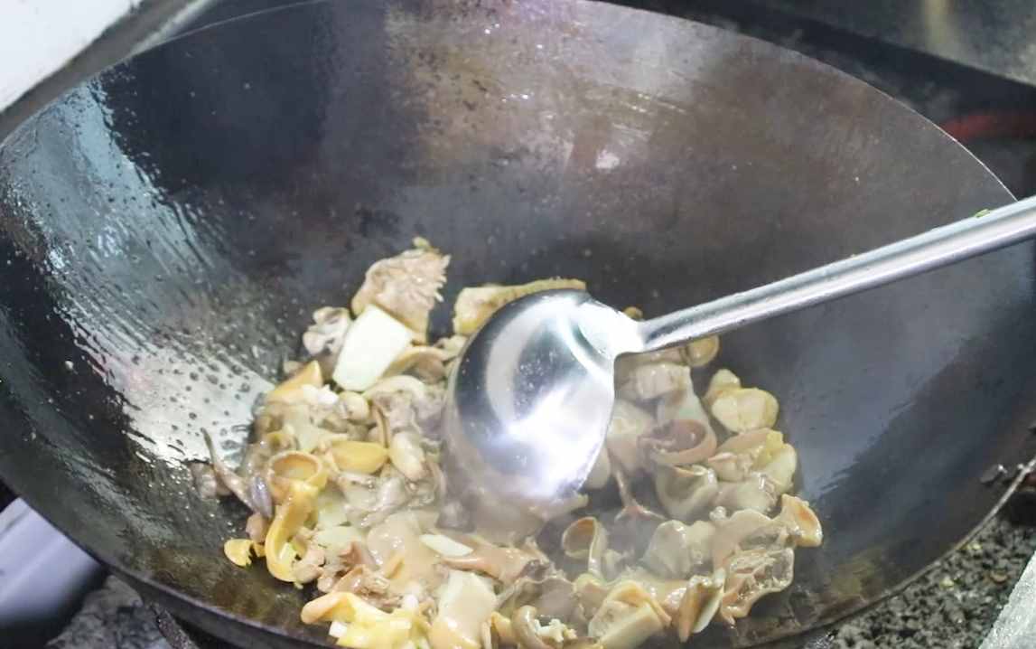 河蚌很多人不会做？教你好吃的家常做法，肉不老也不腥，营养美味
