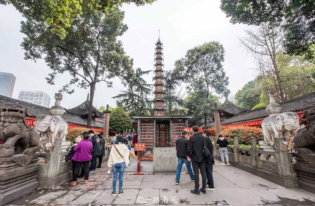 成都千年文殊院，被誉为长江上下游四大禅林之首，内藏佛陀舍利