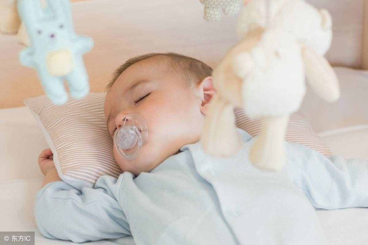 哄宝宝睡觉用这几个小技巧，妈妈哄睡不再累