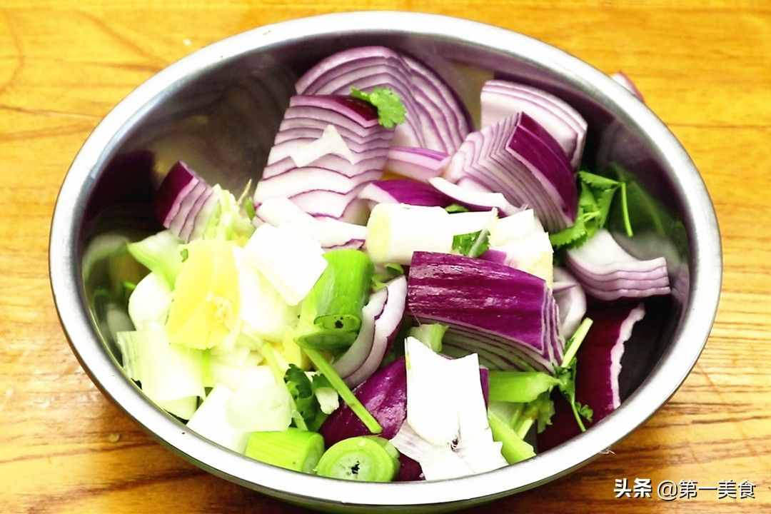 饭店辣椒油为什么那么香？原来诀窍恁简单，炸出来又香又辣还不糊
