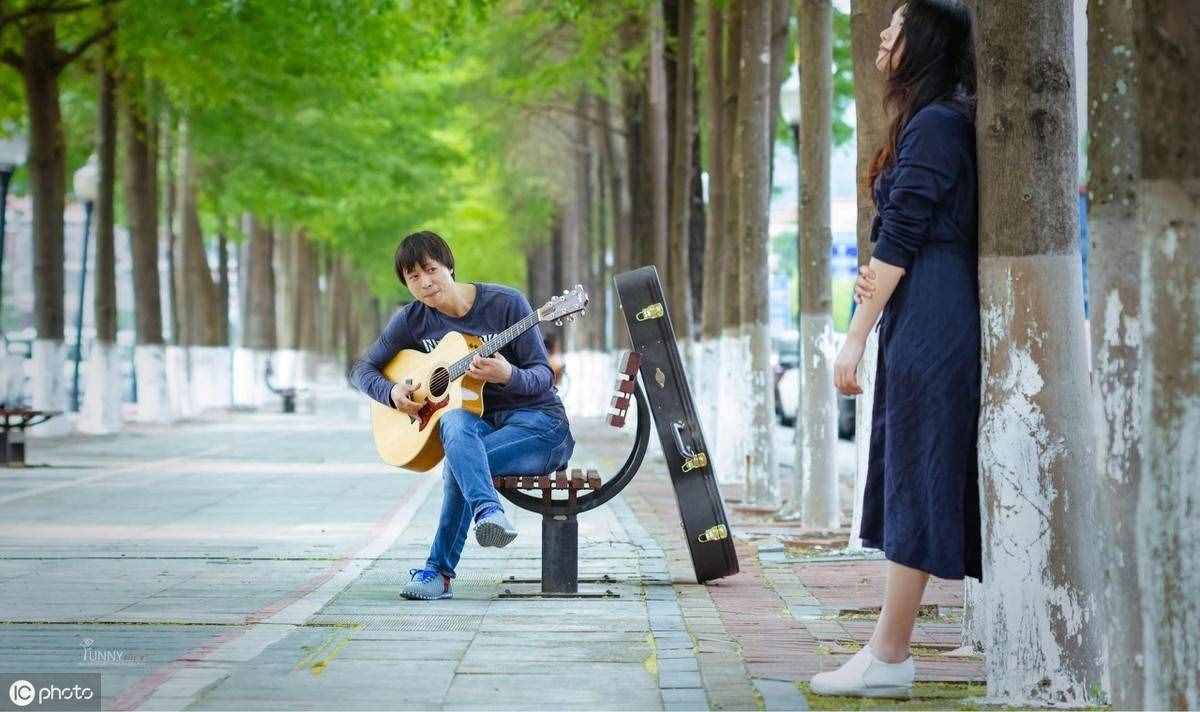 美文《执笔流年，笑看红尘》，文字精短，意义深长，值得一读！