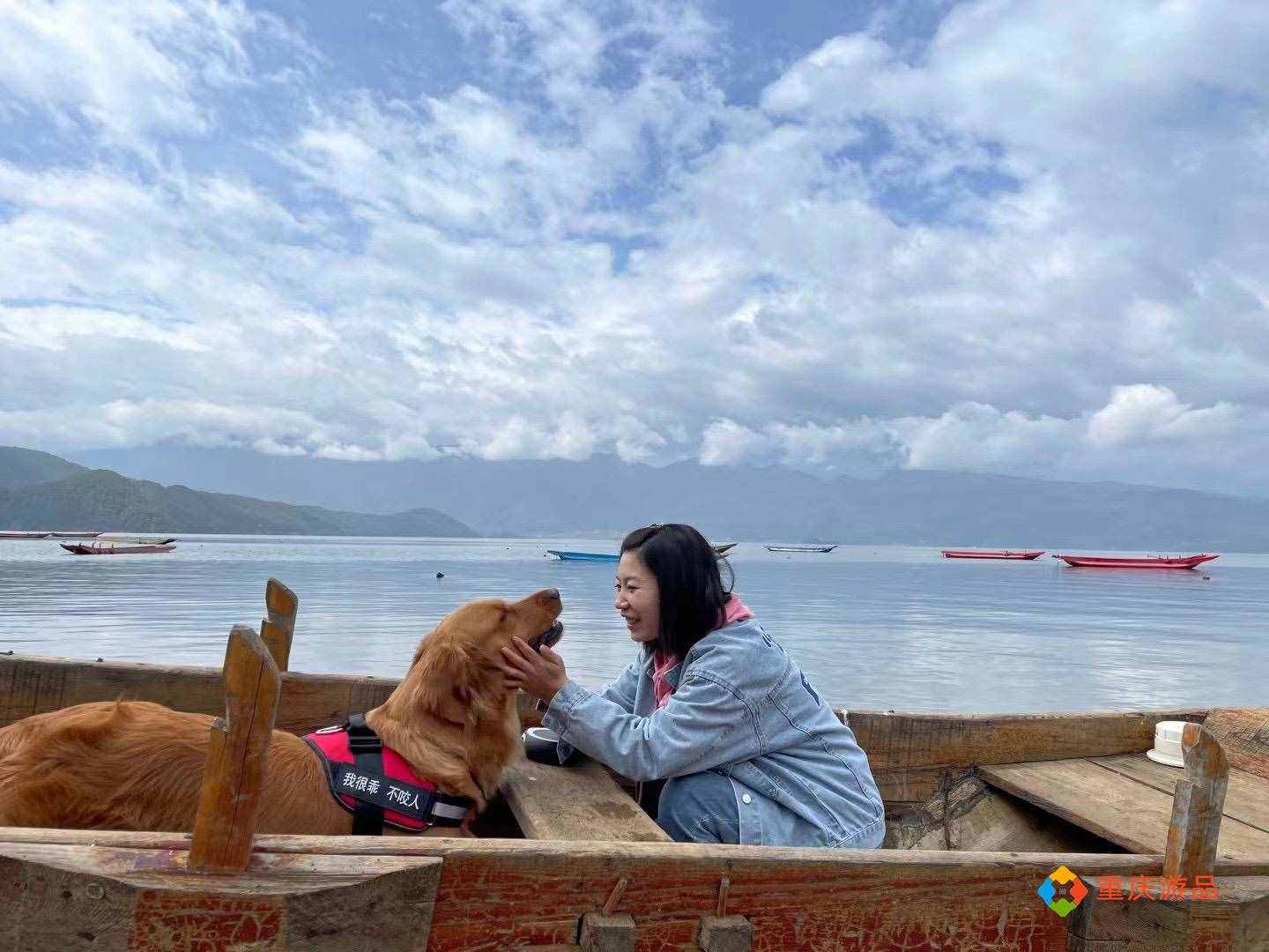 重庆小两口环游中国：穿上秋裤游泸沽湖，200块入住里格半岛