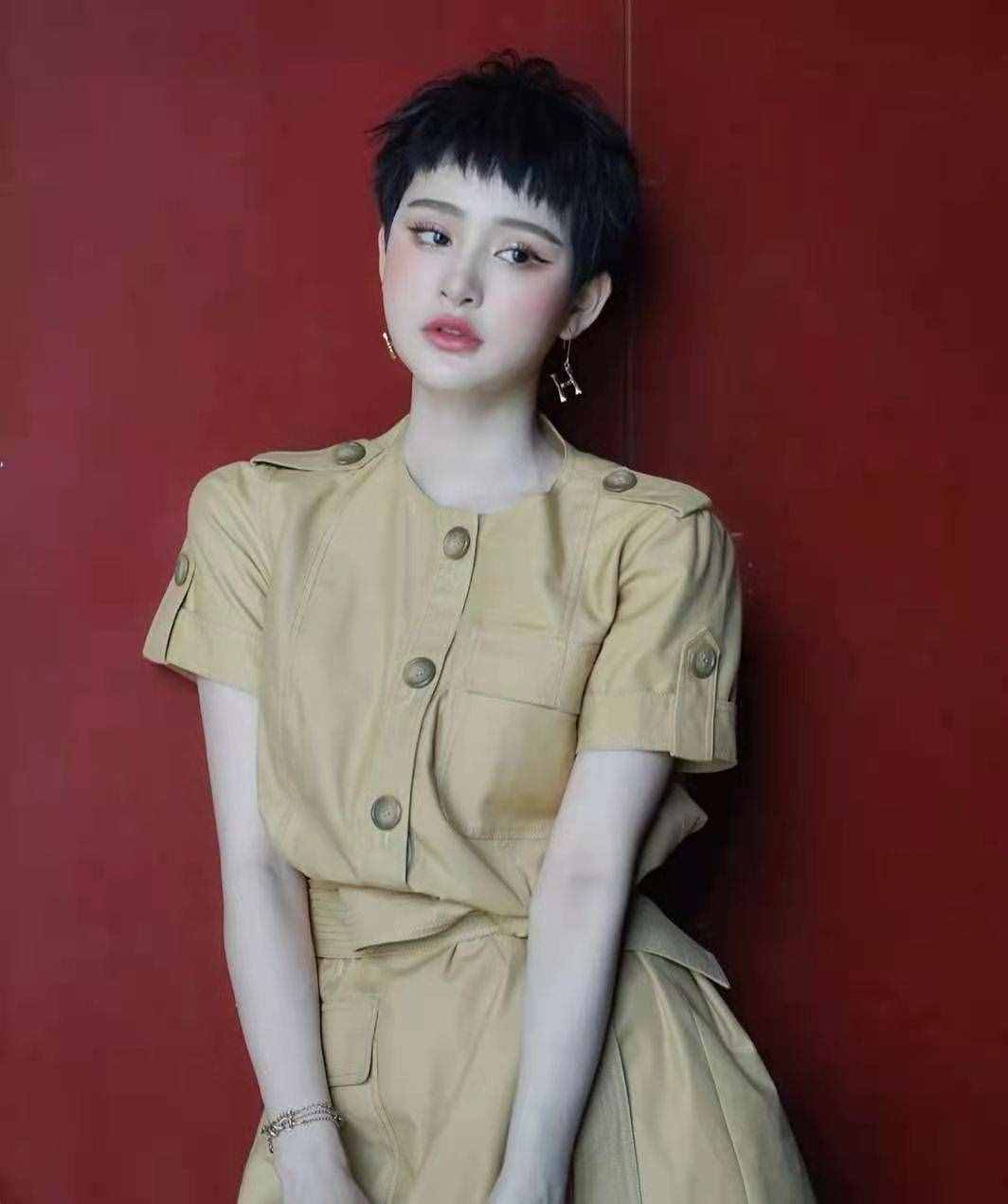 不用打理都好看的4种发型，简约时尚又减龄，衬托五官又显脸小