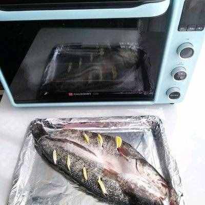 烤箱美食｜自制家庭版烤箱烤鱼简单易学