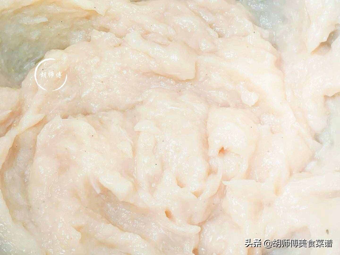 3分钟教您制作纯手工鱼丸，又香又嫩，一点都不腥，比买的更好吃
