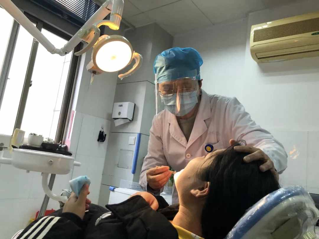 孕期牙疼，到底能不能进行治疗？听妇幼专家怎么说