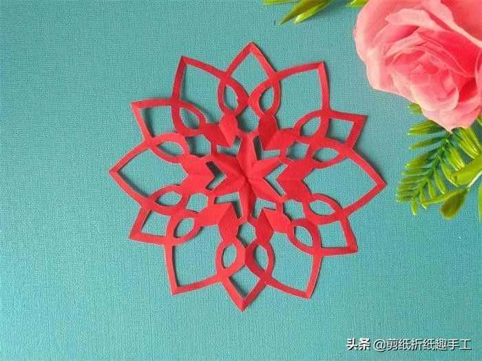 初学者拿来练手的窗花剪纸教程，分步骤图解很详细