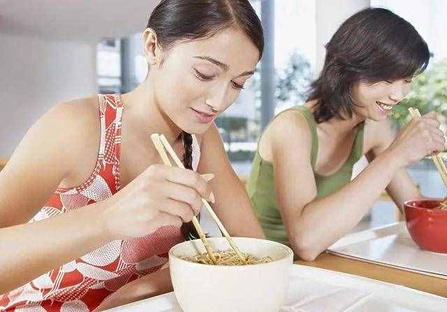结节与维生素缺乏有关?医生:或可补充2种维生素,保护甲状腺