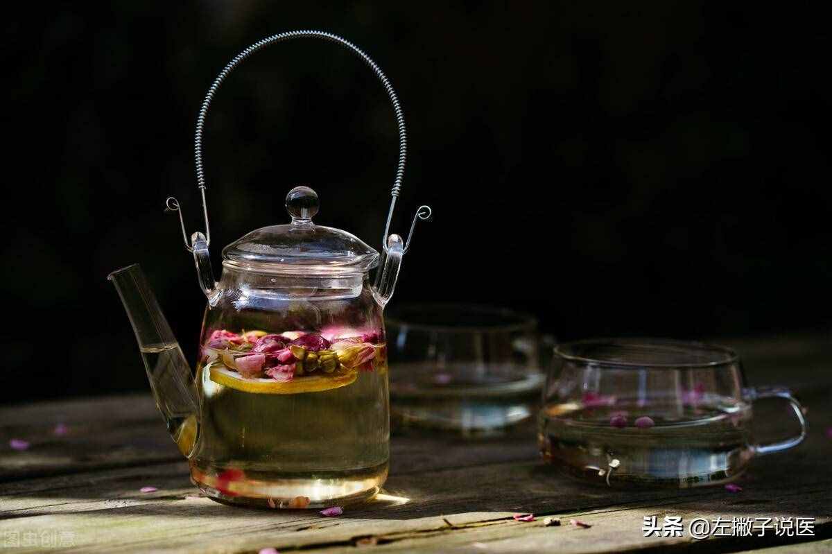 为什么老中医建议女人多喝玫瑰花茶?2大好处,让你受益无穷