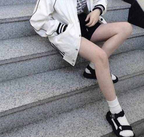 学生党瘦腿太难？4个动作让你“坐着瘦”，小仙女都已瘦成闪电了