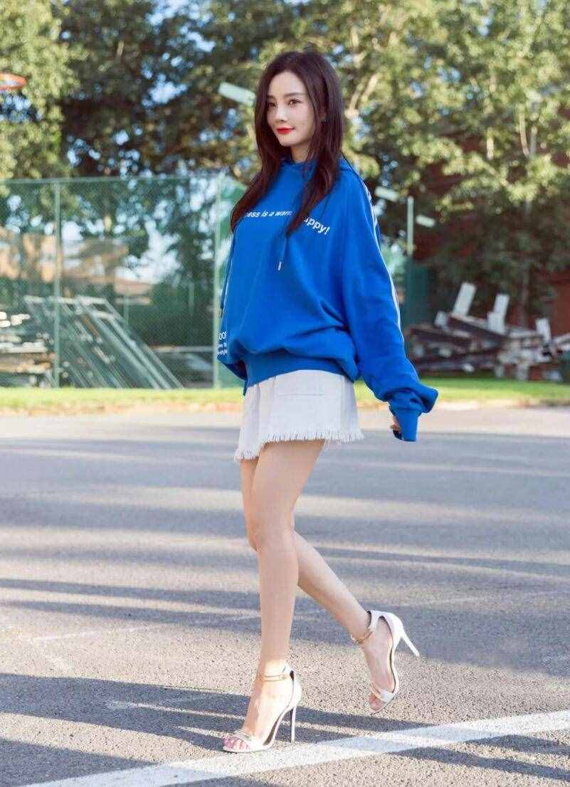短裙怎么搭配衣服？除了款式和风格，身材条件同样重要