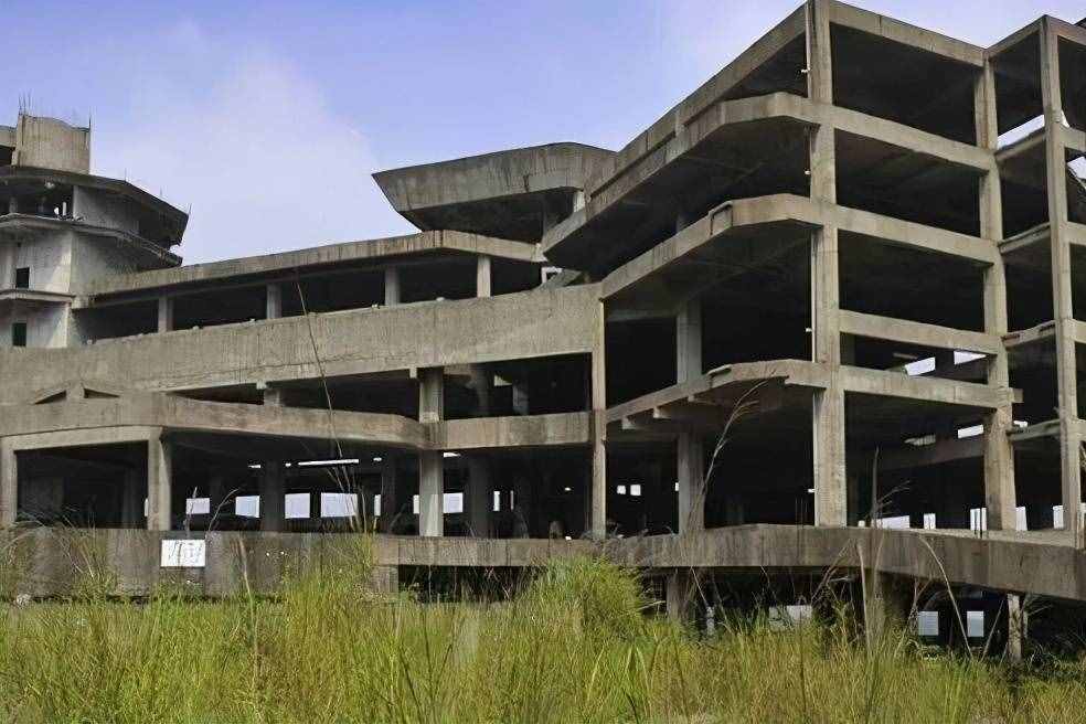 长沙“黑马”大厦，地处黄金地段，却惨遭烂尾8年