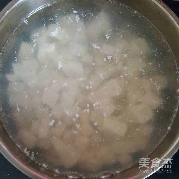 香椿芽拌豆腐的步骤