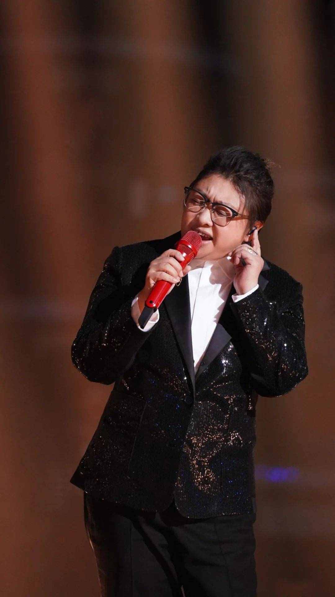 《我的祖国》响起！韩红实力重现天籁经典金曲