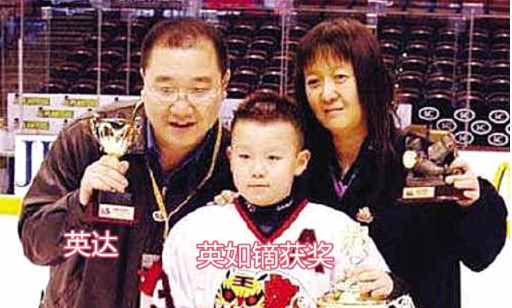 英达小儿子英如镝悼念爱宠，意外曝光豪宅内景！客厅大金柱子抢眼