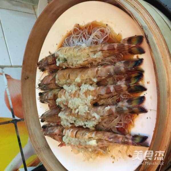 蒜蓉粉丝蒸大明虾的步骤