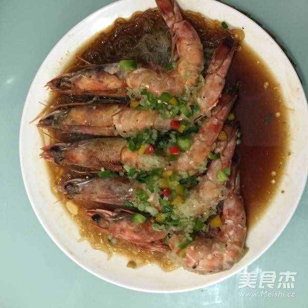 蒜蓉粉丝蒸大明虾的步骤