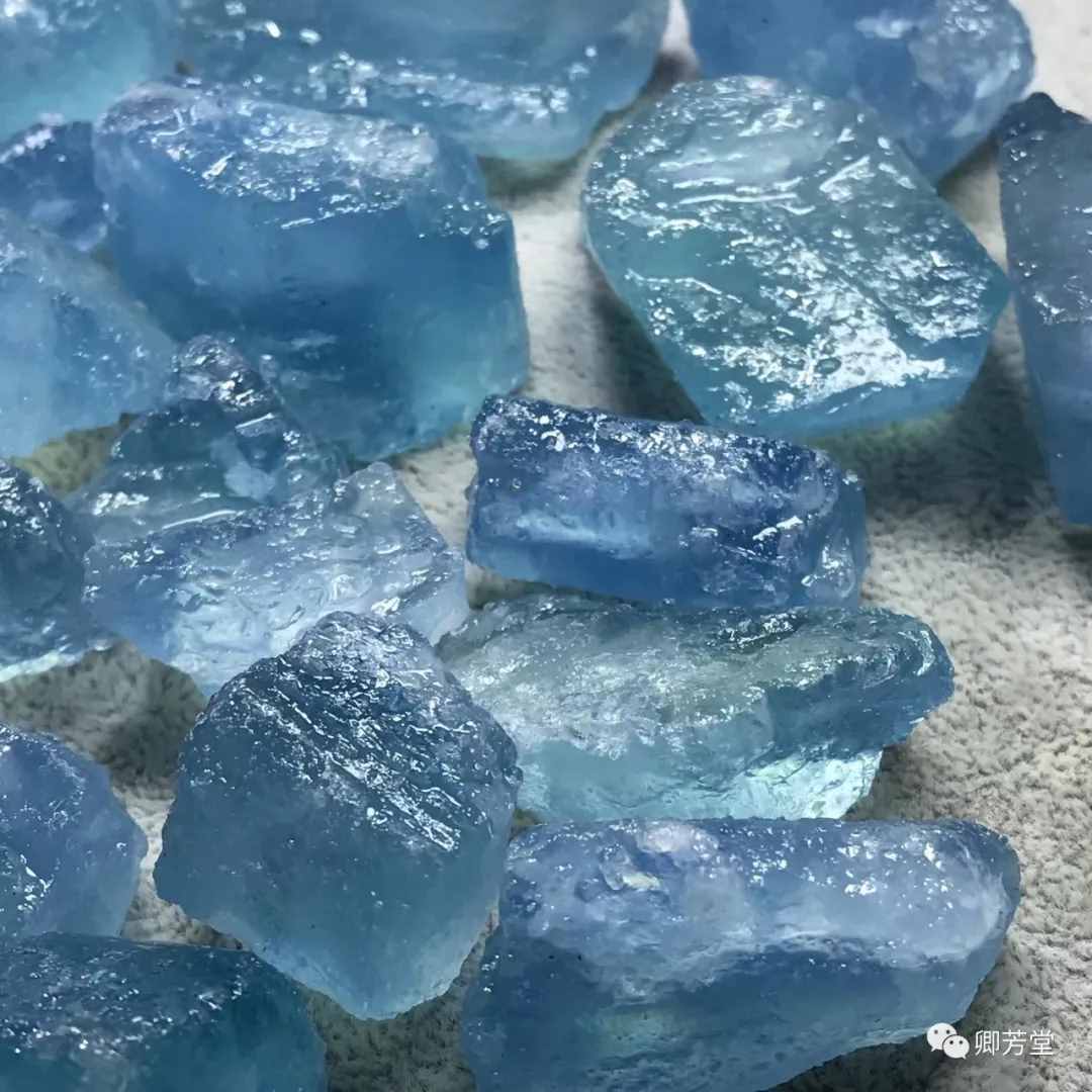 听说，精油能量与宝石疗愈更配哦