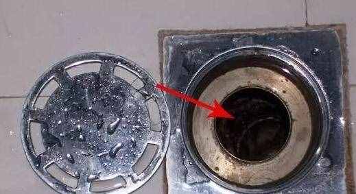 下水道堵塞别再傻傻的用棍子捅了！教你简单一招，轻松疏通！