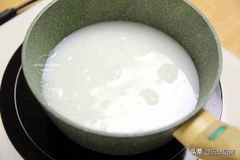 小时候常吃的老冰棍，在家做很简单，用牛奶、糖、糯米粉就可以做