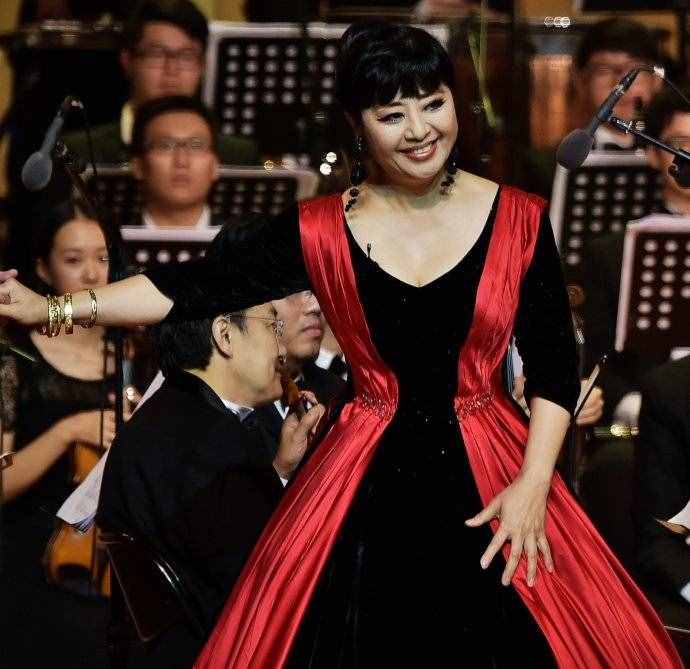 殷秀梅被誉为美声皇后，与程志结婚当天就后悔，为何65岁还无子
