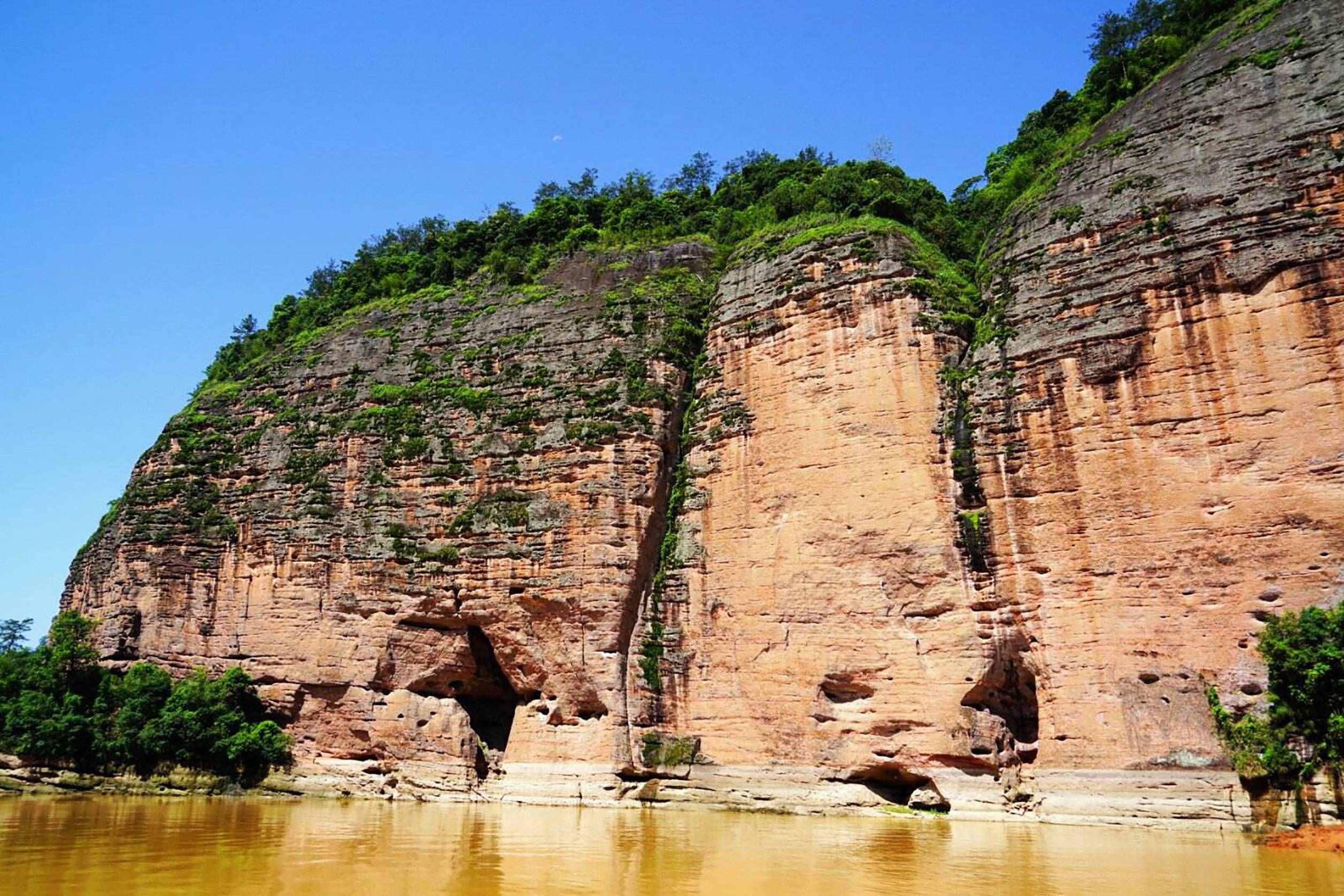 福建泰宁金湖甘露岩寺，一柱插地，撑起一寺庙，令人惊叹