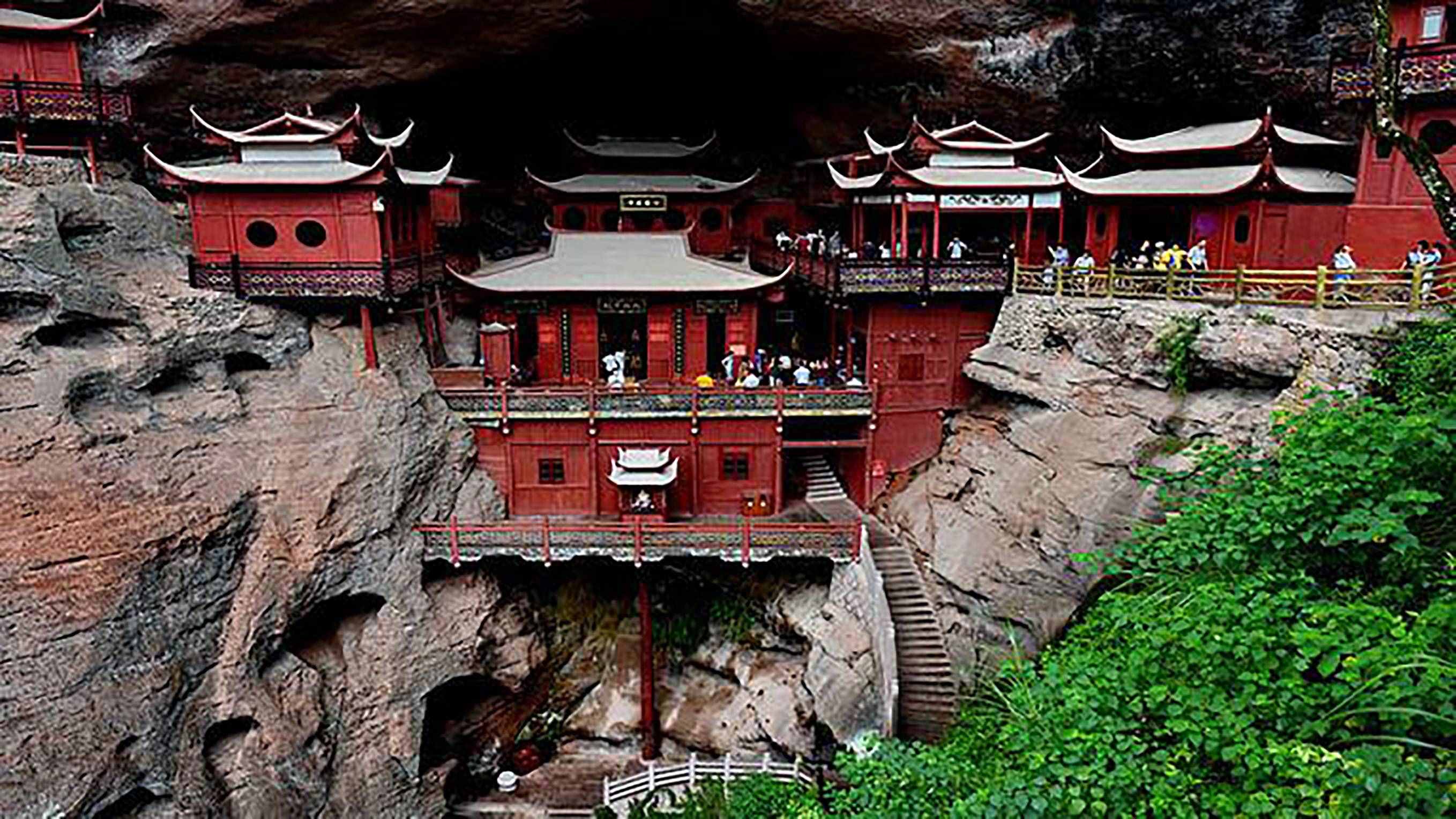 福建泰宁金湖甘露岩寺，一柱插地，撑起一寺庙，令人惊叹