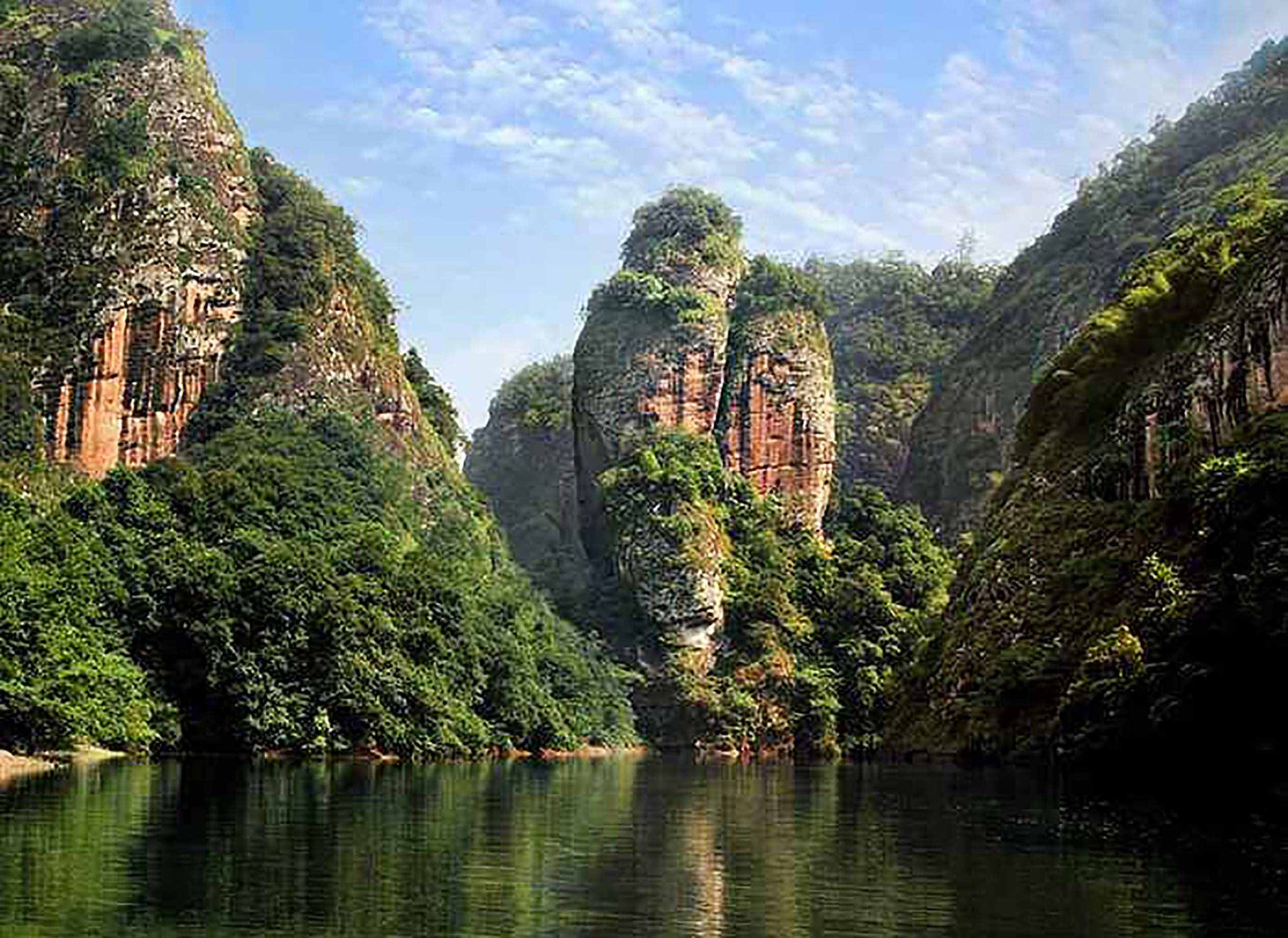 福建泰宁金湖甘露岩寺，一柱插地，撑起一寺庙，令人惊叹